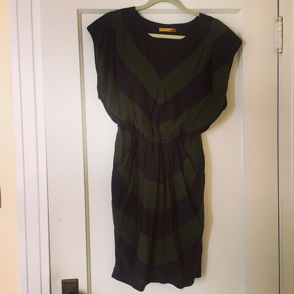 Alice + Olivia Chevron Dress, S - Picture 3 of 4