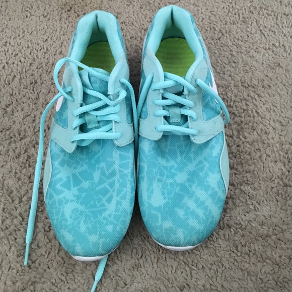 Nike bright aqua Roshe size 8