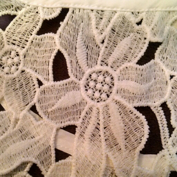 FINAL White Lace Top - Picture 3 of 4