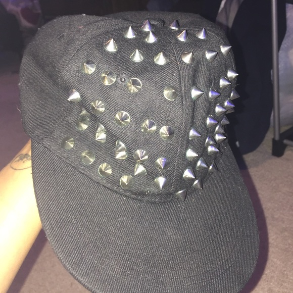 Studded hat - Picture 1 of 4