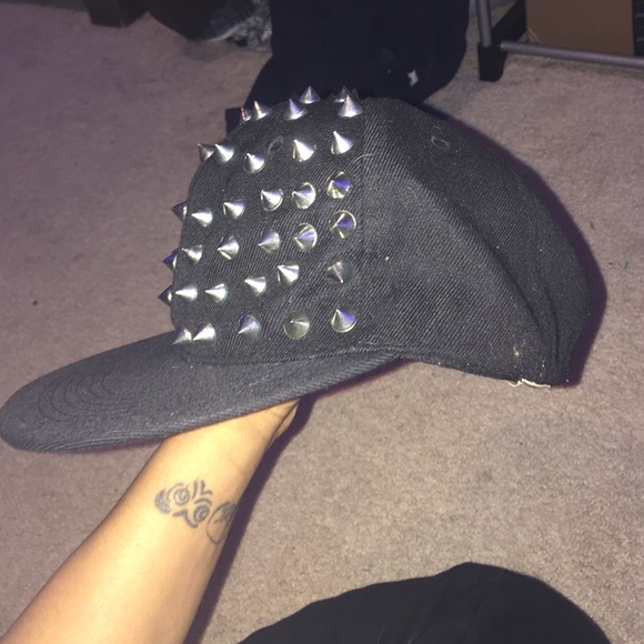 Studded hat - Picture 2 of 4
