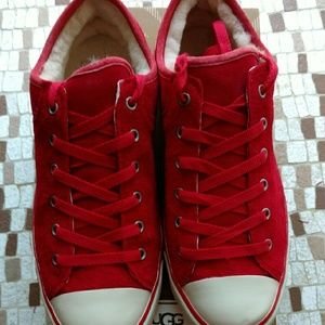 Ugg Women' s Evera new never worn
