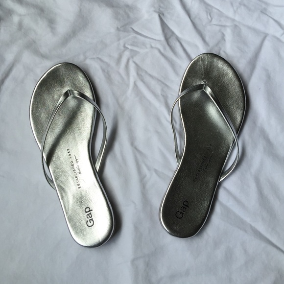 GAP Shoes - Gap-Silver flip flops