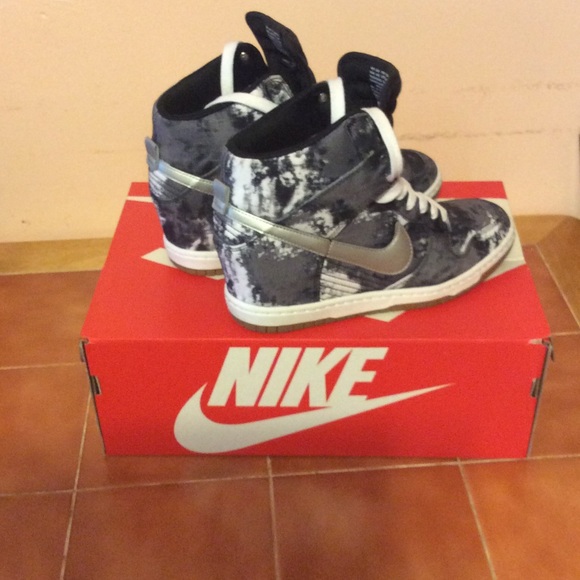 Nike women dunk shoes size 8.5
