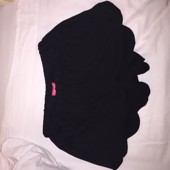 Black scallop bottom shorts