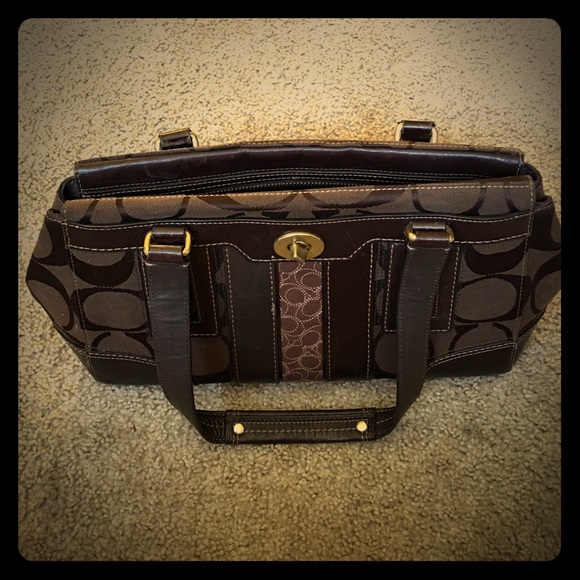 Coach Handbags - Pretty purse👌🏾