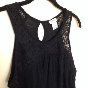 Sleeveless, lace neckline shirt