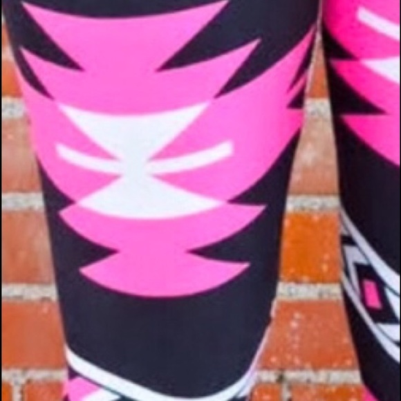 • Pink Aztec Leggings • - Picture 2 of 2