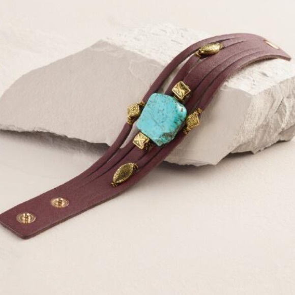 SALE TODAY ONLY Cutest bracelet W turquoise stone - Picture 3 of 3