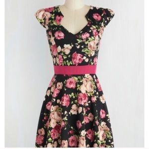 ModCloth Story of Citrus Pinup floral dress