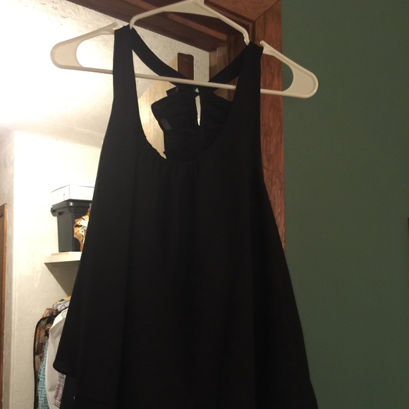 Black Ruffle Back Tank - Picture 2 of 3