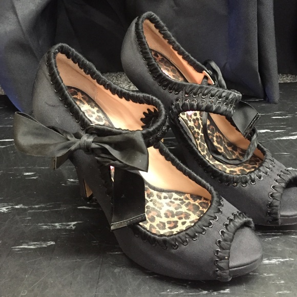 Betsey Johnson heels size 6