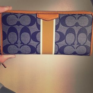 I'm selling this wallet just for extra money.