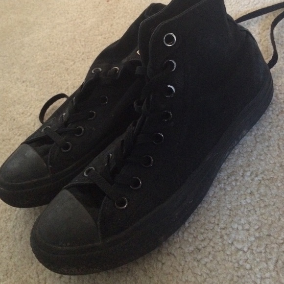 completely all black converse