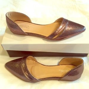 Gun metal colored pointy toed flats