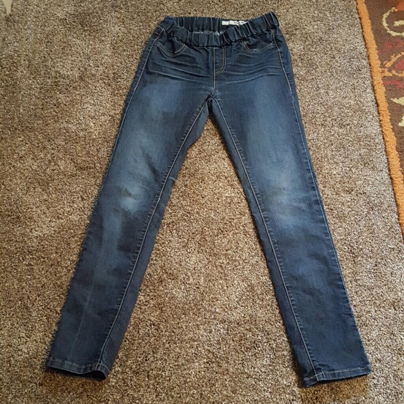 PRICE LOWERED ADORABLE DKNY jeggings-size 6