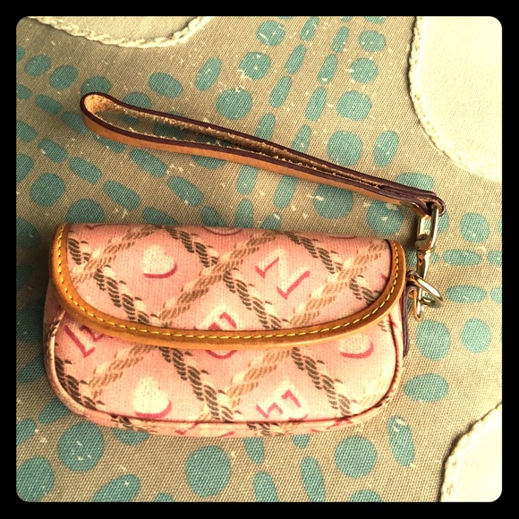 💕Dooney & Bourke Pink Wristlet Pouch💕