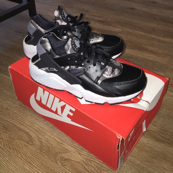 NWOT Air Huarache Nike