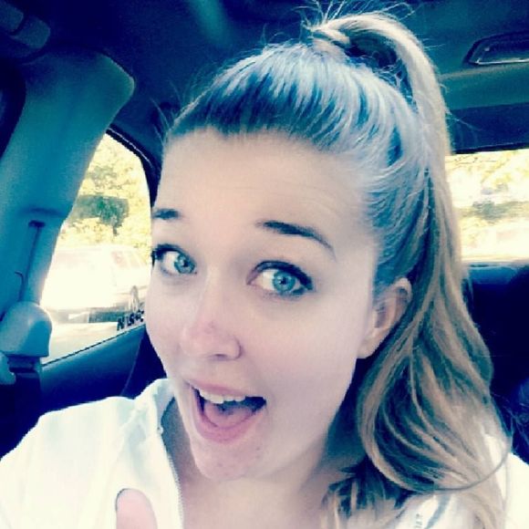 Meet your Posher, Kami - Picture 1 of 1