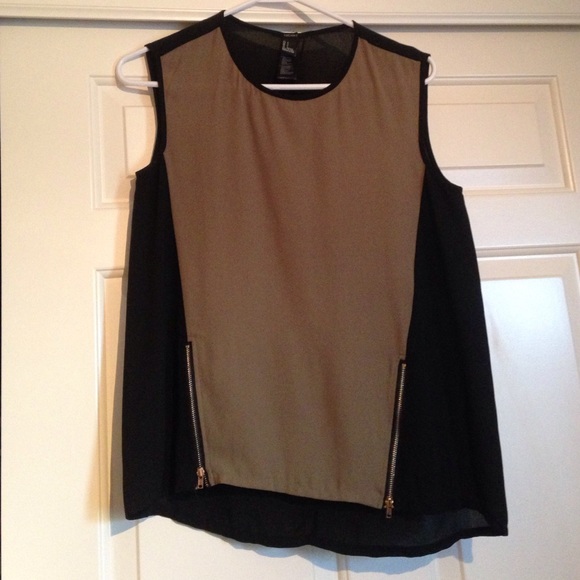 Tank with zipper accents - Picture 1 of 1