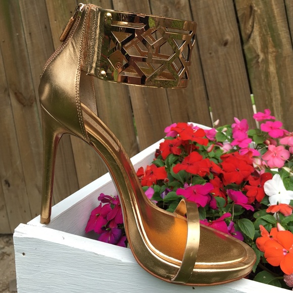 BCBG MAXAZRIA HEELS