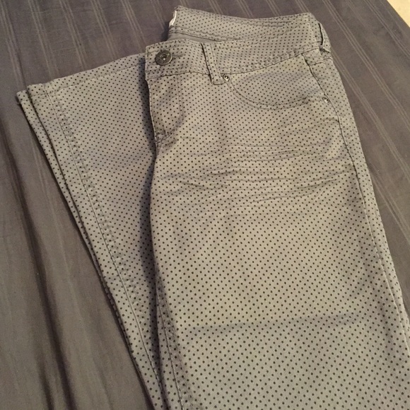 ‼️ MAKE AN OFFER ‼️ Gray polka dot skinny jeans.