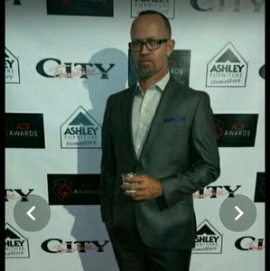 Meet your Posher, Ian