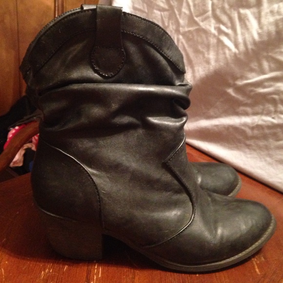 Short cow boy boots by Mudd