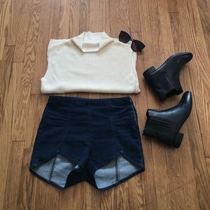 Vintage cream turtleneck tank