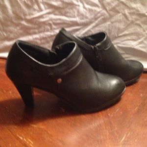 Brand new Jaclyn Smith Santana high heel shoes