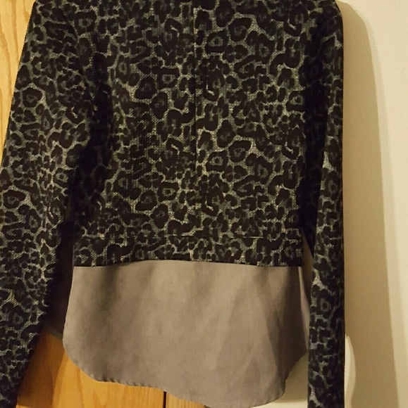 Nice blouse - Picture 3 of 3