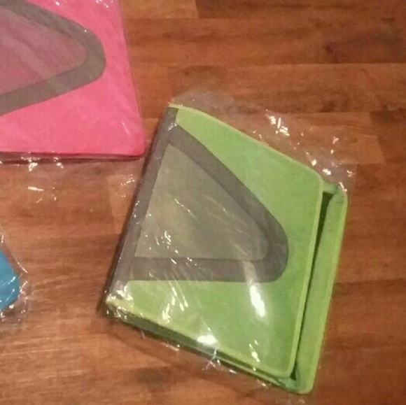 Green zipper binder