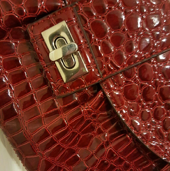 clutch/ wristlet - Picture 2 of 2