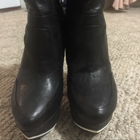 Brand new Lamb booties size 6 - Picture 2 of 3