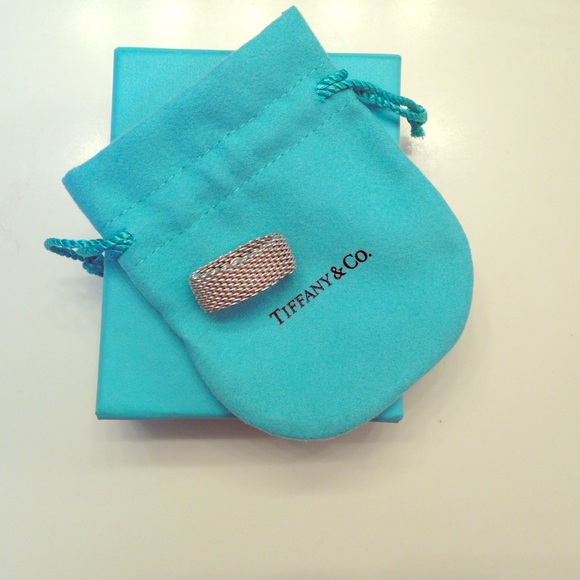 Tiffany & Co. Chained Ring. Size 7