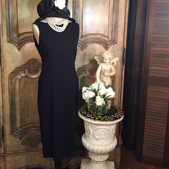 Express Dresses & Skirts - Exquisite Audrey black fitted midi dress