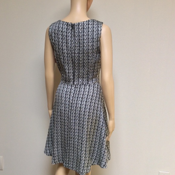 Black and White Lace Collar Tweed Dress - Picture 3 of 4