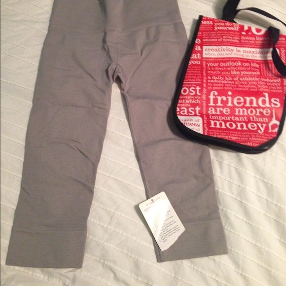 Lulu lemon Seamlessly Street Crop - Light Grey