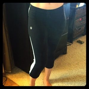 Lululemon Capri workout pants. 6 Tall.