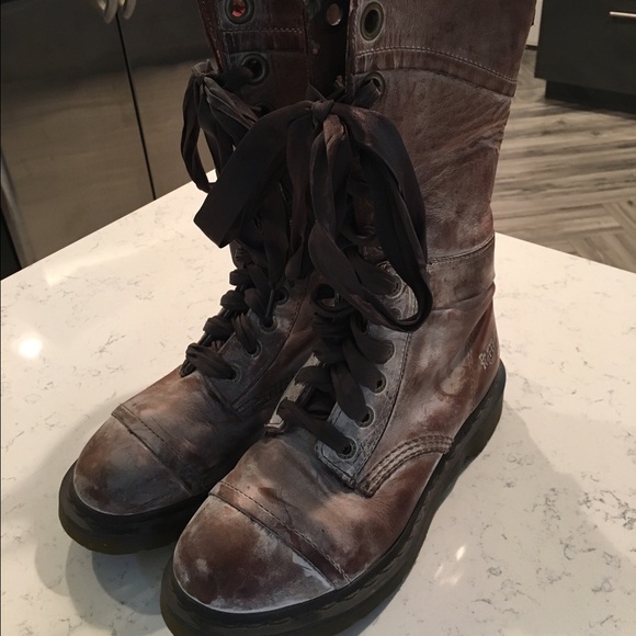doc marten triumph boots