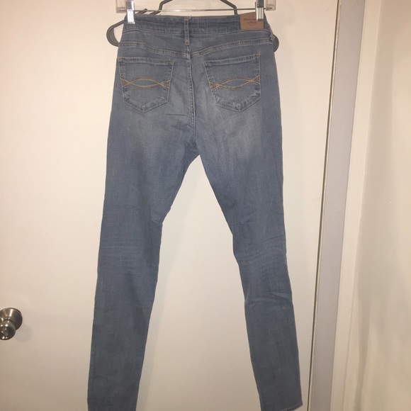 size 4 Abercrombie and Fitch jeans - Picture 2 of 3