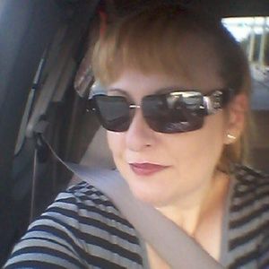 Meet your Posher, Dina