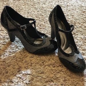 T-Strap pumps
