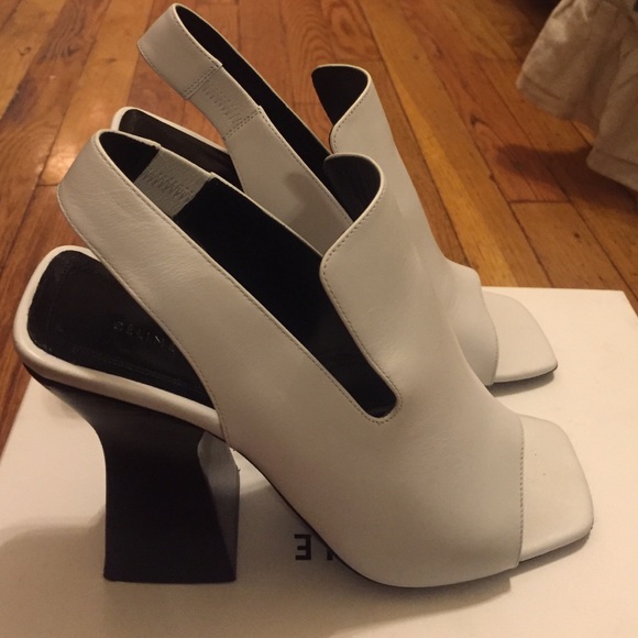 CELINE 26S HIGH-HEEL SLINGBACK 45 MM IN WHITE CALFSKIN