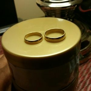 His and her wedding bands