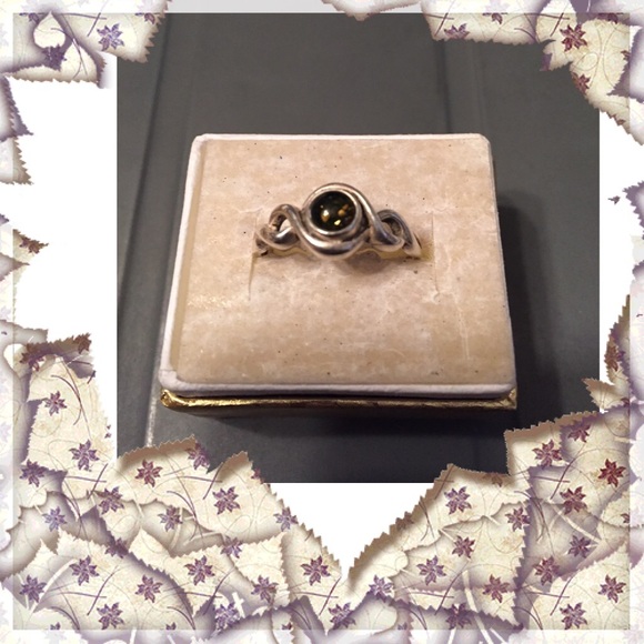 Black vintage ring sz 7