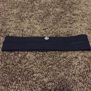 Black lululemon headband