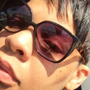 Meet your Posher, Joi