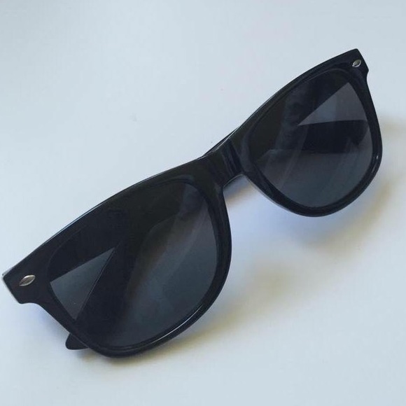 Wayfarer sunglasses