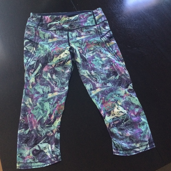 Lulu lemon capri pants size 6